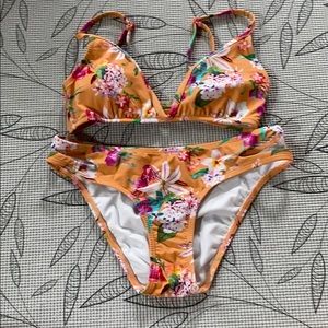 Express bikini set.